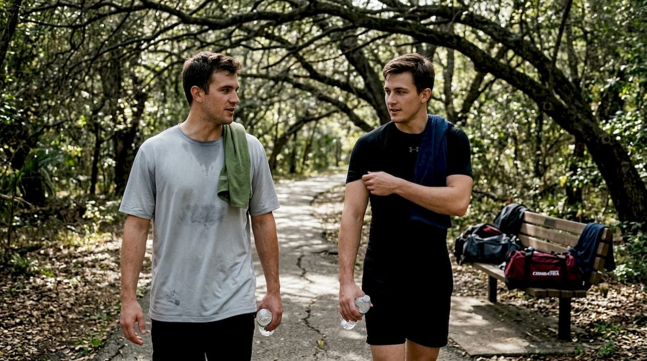 Compression vs loose clothing: sun protection for athletes